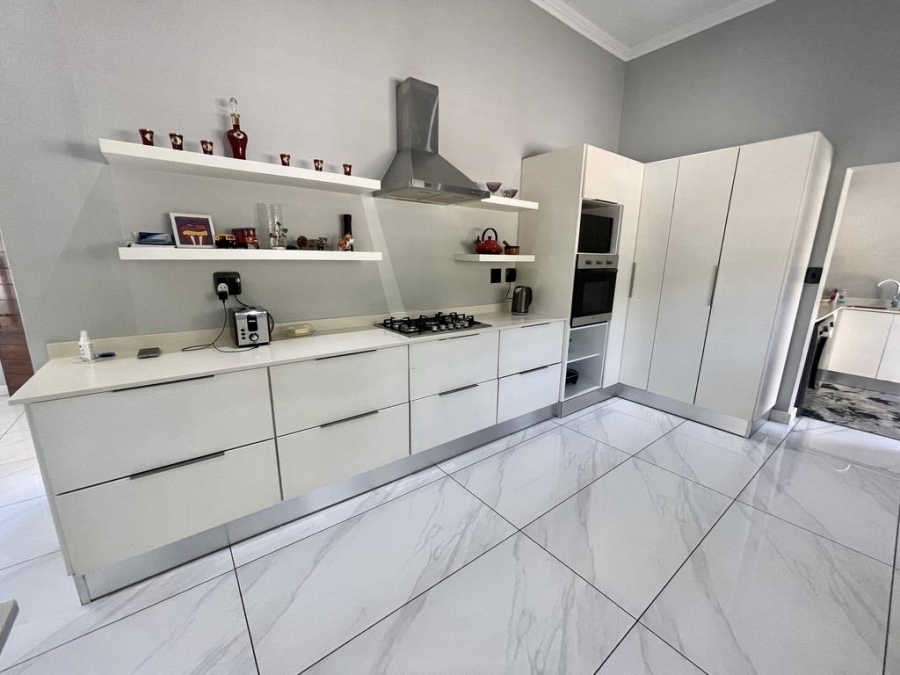 To Let 4 Bedroom Property for Rent in Izinga Ridge KwaZulu-Natal