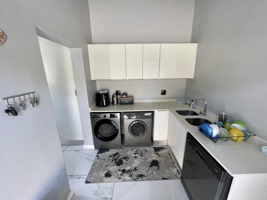 To Let 4 Bedroom Property for Rent in Izinga Ridge KwaZulu-Natal