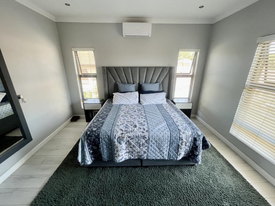 To Let 4 Bedroom Property for Rent in Izinga Ridge KwaZulu-Natal