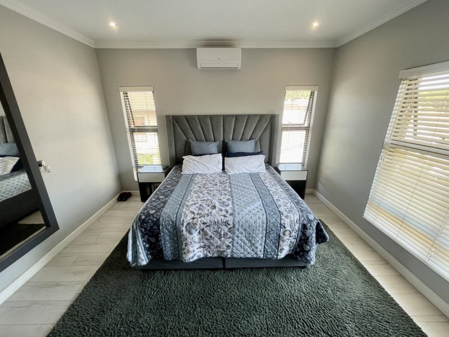 To Let 4 Bedroom Property for Rent in Izinga Ridge KwaZulu-Natal