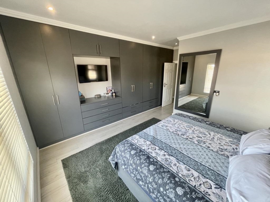 To Let 4 Bedroom Property for Rent in Izinga Ridge KwaZulu-Natal