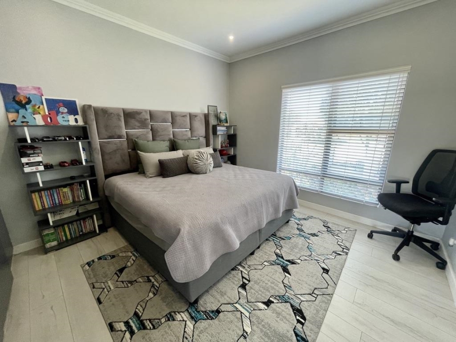 To Let 4 Bedroom Property for Rent in Izinga Ridge KwaZulu-Natal