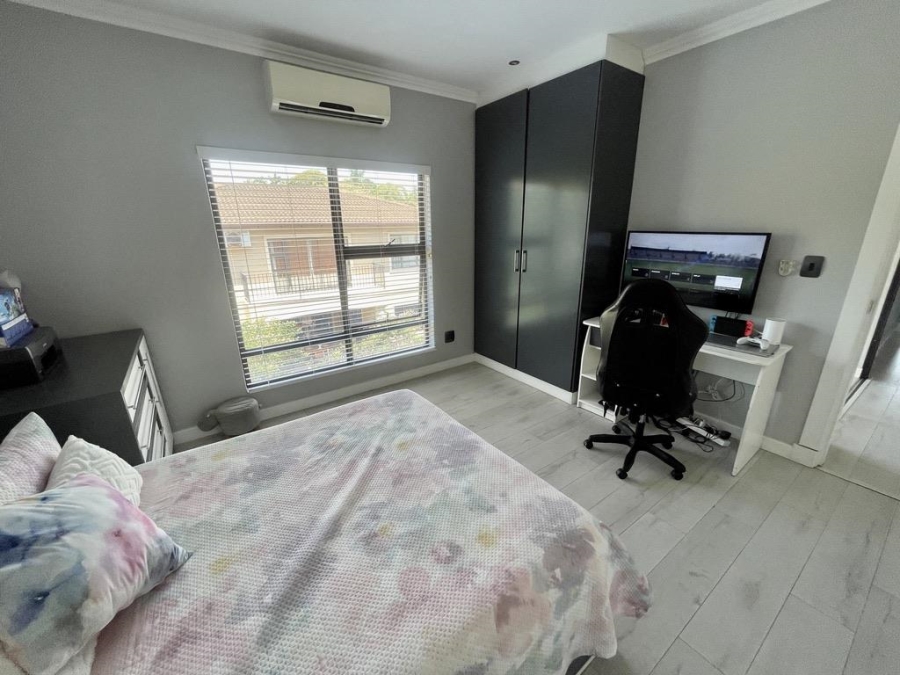 To Let 4 Bedroom Property for Rent in Izinga Ridge KwaZulu-Natal