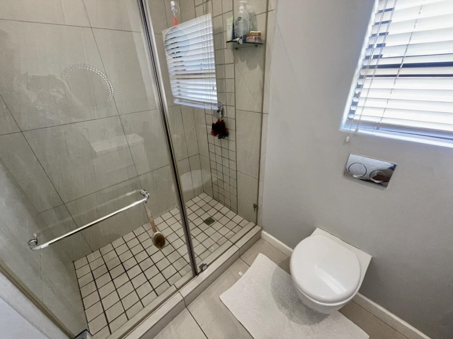 To Let 4 Bedroom Property for Rent in Izinga Ridge KwaZulu-Natal