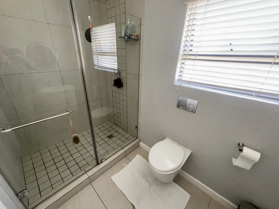 To Let 4 Bedroom Property for Rent in Izinga Ridge KwaZulu-Natal