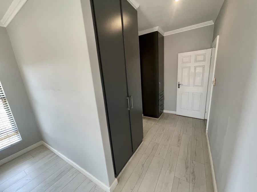 To Let 4 Bedroom Property for Rent in Izinga Ridge KwaZulu-Natal