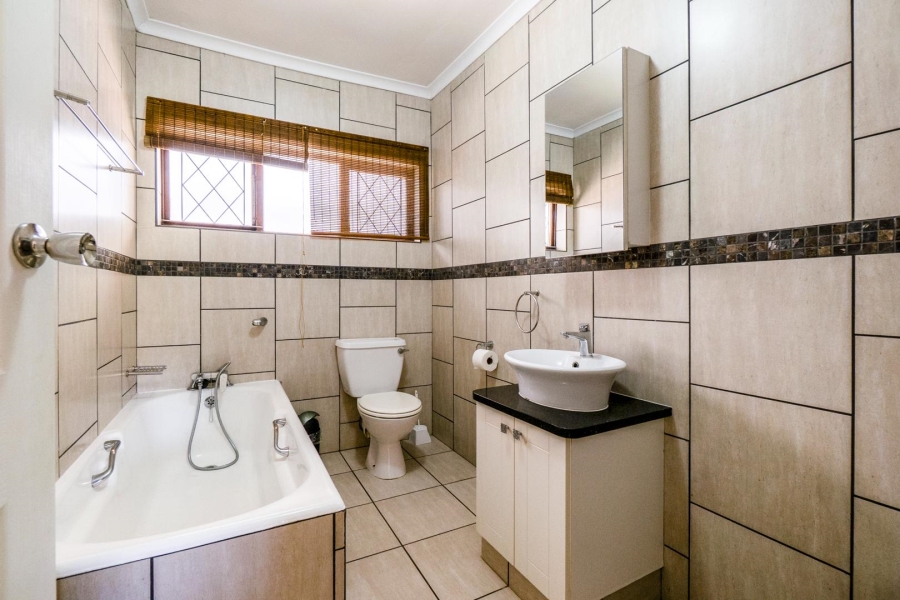 2 Bedroom Property for Sale in Amanzimtoti KwaZulu-Natal