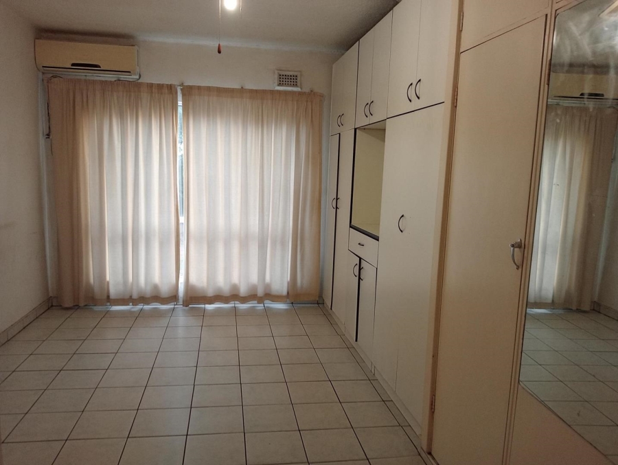 1 Bedroom Property for Sale in Montclair KwaZulu-Natal