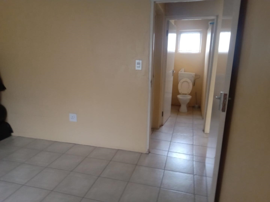 2 Bedroom Property for Sale in Umlazi KwaZulu-Natal