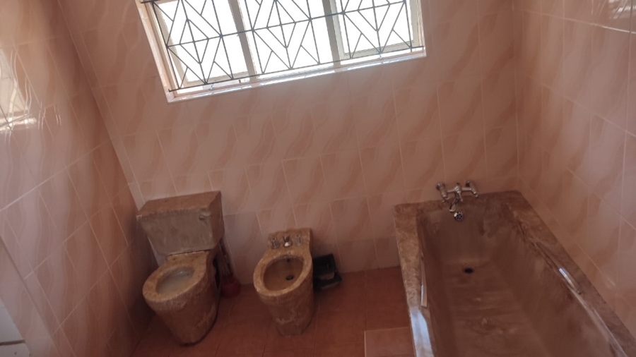 7 Bedroom Property for Sale in Avoca KwaZulu-Natal