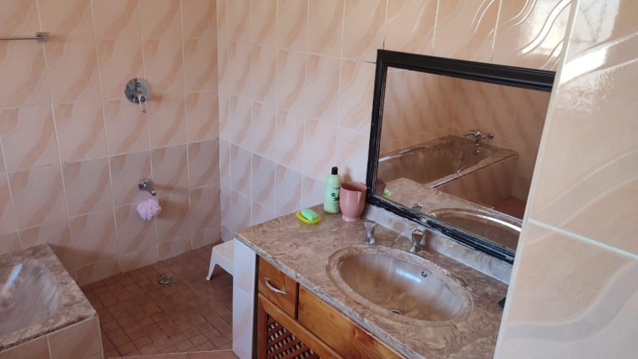 7 Bedroom Property for Sale in Avoca KwaZulu-Natal