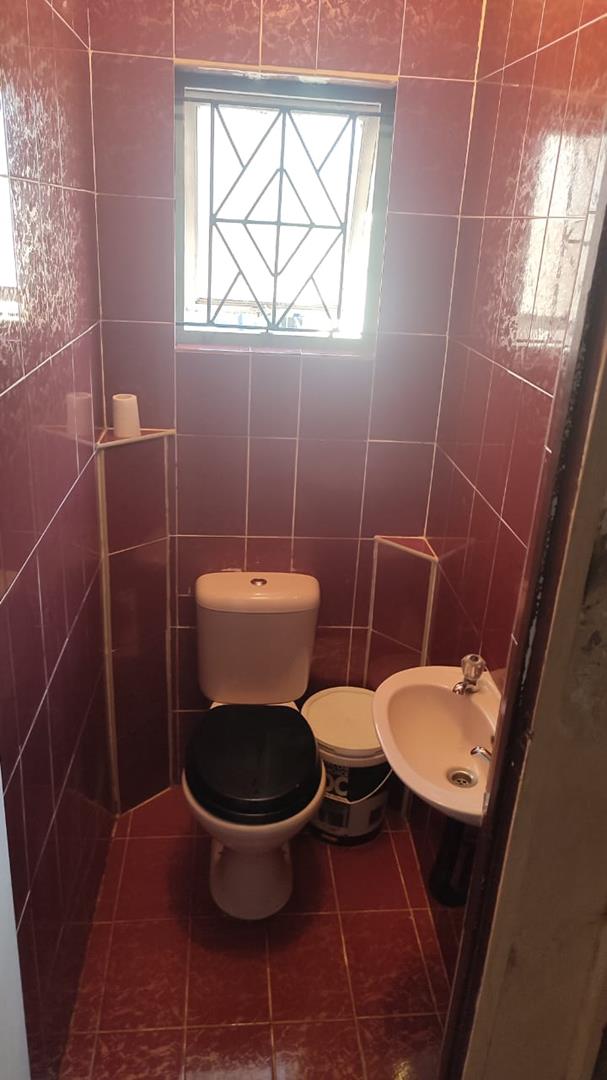 7 Bedroom Property for Sale in Avoca KwaZulu-Natal