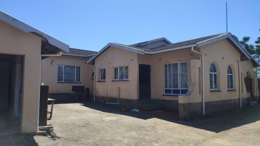 7 Bedroom Property for Sale in Avoca KwaZulu-Natal