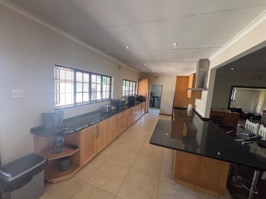 To Let 4 Bedroom Property for Rent in Kloof KwaZulu-Natal