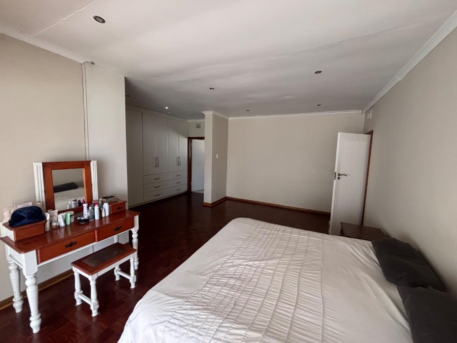 To Let 4 Bedroom Property for Rent in Kloof KwaZulu-Natal