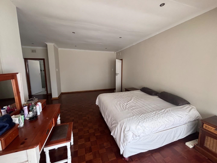 To Let 4 Bedroom Property for Rent in Kloof KwaZulu-Natal