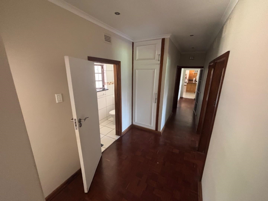To Let 4 Bedroom Property for Rent in Kloof KwaZulu-Natal