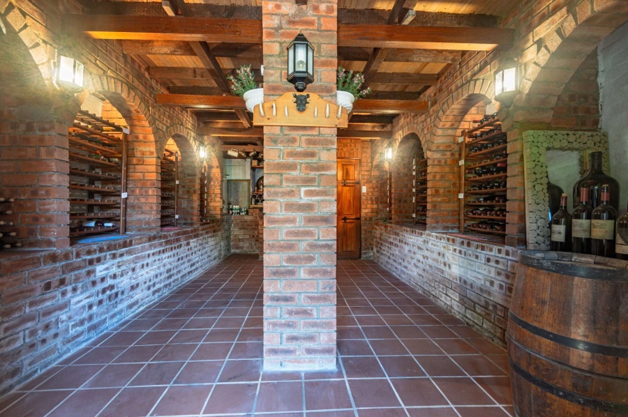 7 Bedroom Property for Sale in Kloof KwaZulu-Natal