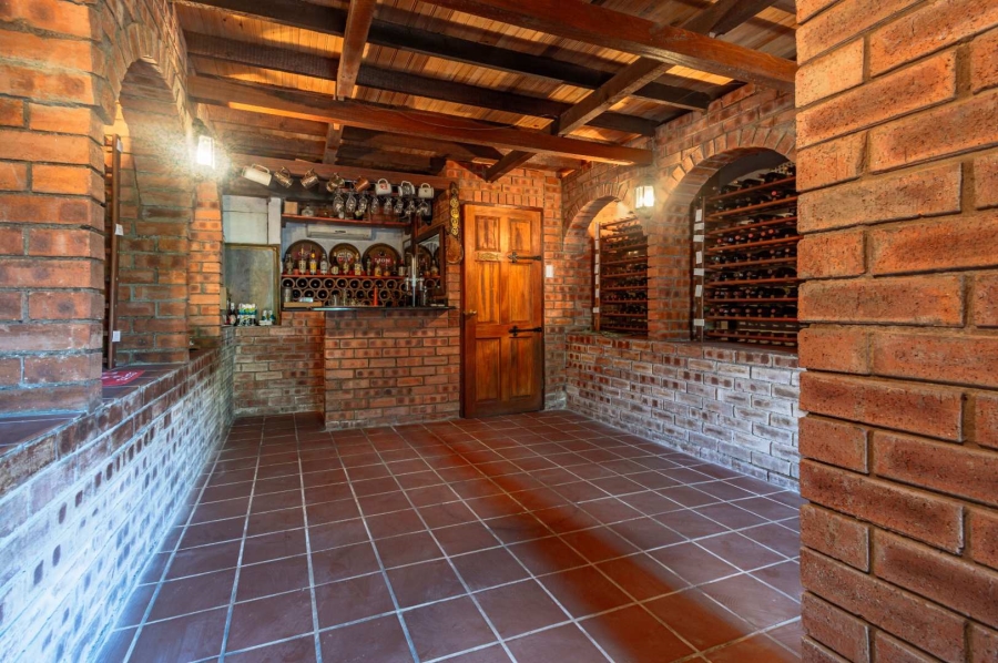 7 Bedroom Property for Sale in Kloof KwaZulu-Natal