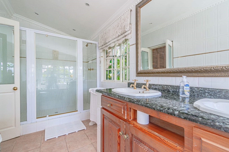 7 Bedroom Property for Sale in Kloof KwaZulu-Natal