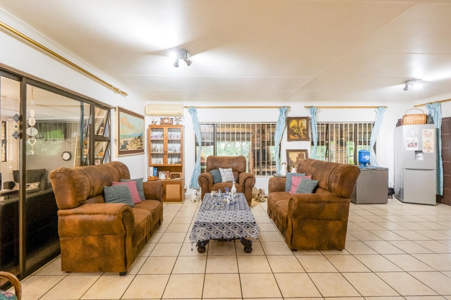 4 Bedroom Property for Sale in Amanzimtoti KwaZulu-Natal