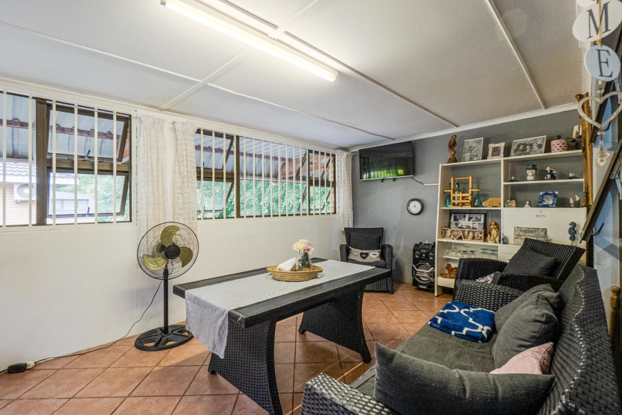 4 Bedroom Property for Sale in Amanzimtoti KwaZulu-Natal