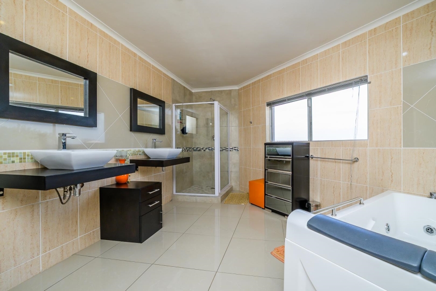 4 Bedroom Property for Sale in Umhlanga KwaZulu-Natal