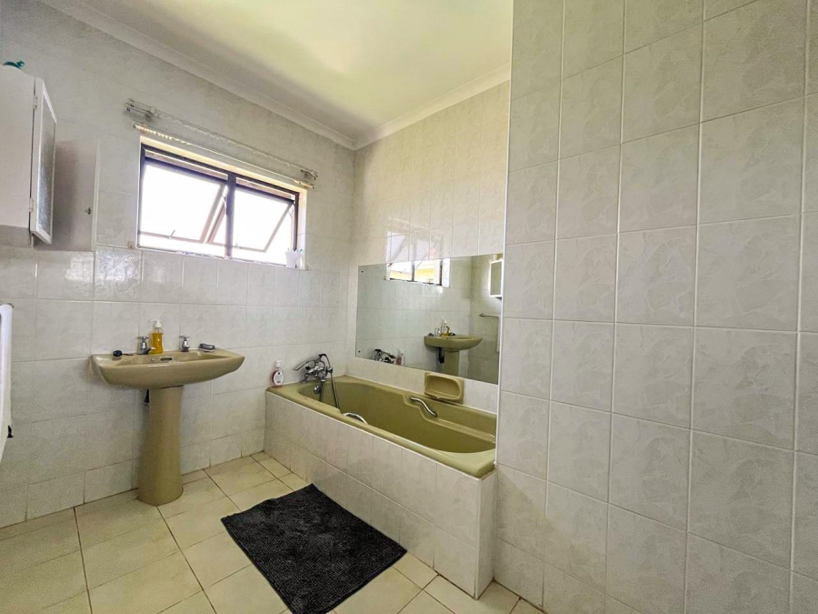 5 Bedroom Property for Sale in Glen Hills KwaZulu-Natal
