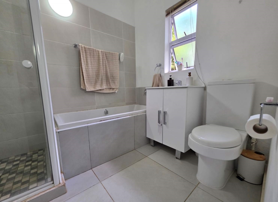 3 Bedroom Property for Sale in Waterfall KwaZulu-Natal