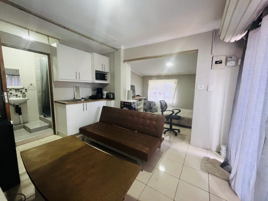 To Let 1 Bedroom Property for Rent in Durban North KwaZulu-Natal