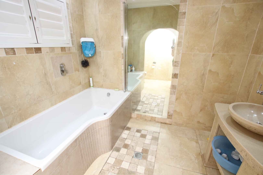 To Let 4 Bedroom Property for Rent in La Lucia KwaZulu-Natal