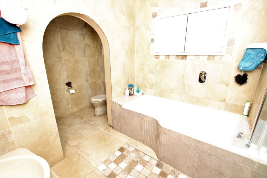 To Let 4 Bedroom Property for Rent in La Lucia KwaZulu-Natal