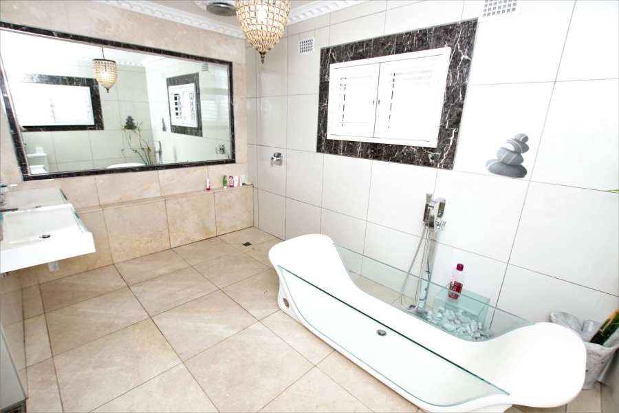 To Let 4 Bedroom Property for Rent in La Lucia KwaZulu-Natal