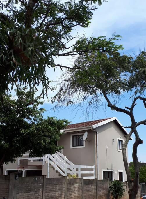 To Let 2 Bedroom Property for Rent in Glen Anil KwaZulu-Natal
