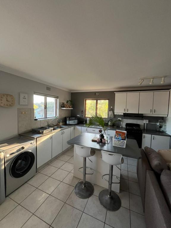 To Let 2 Bedroom Property for Rent in Glen Anil KwaZulu-Natal