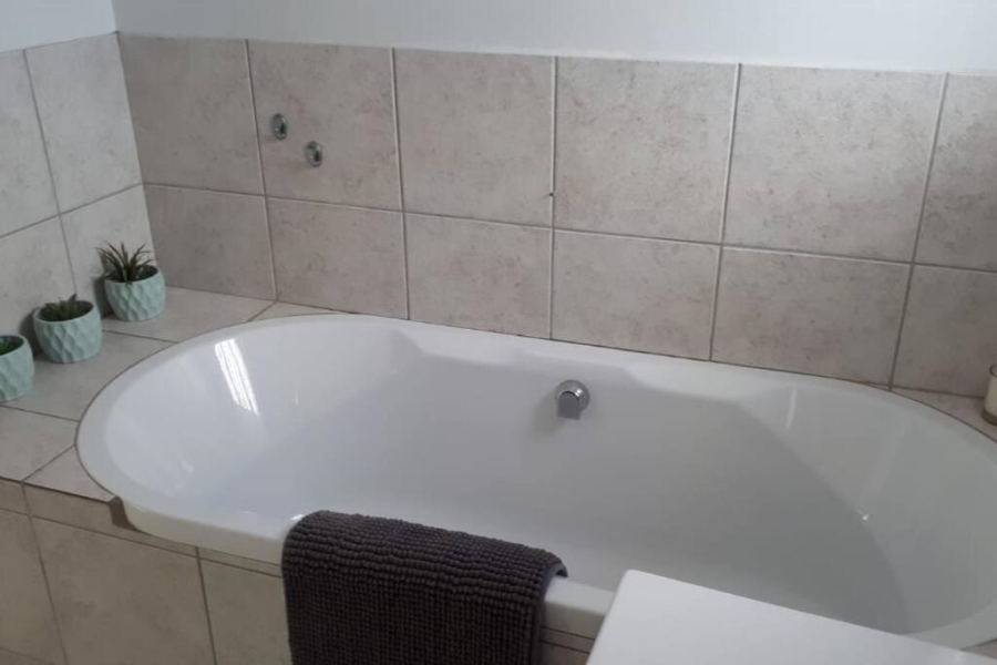 To Let 2 Bedroom Property for Rent in Glen Anil KwaZulu-Natal