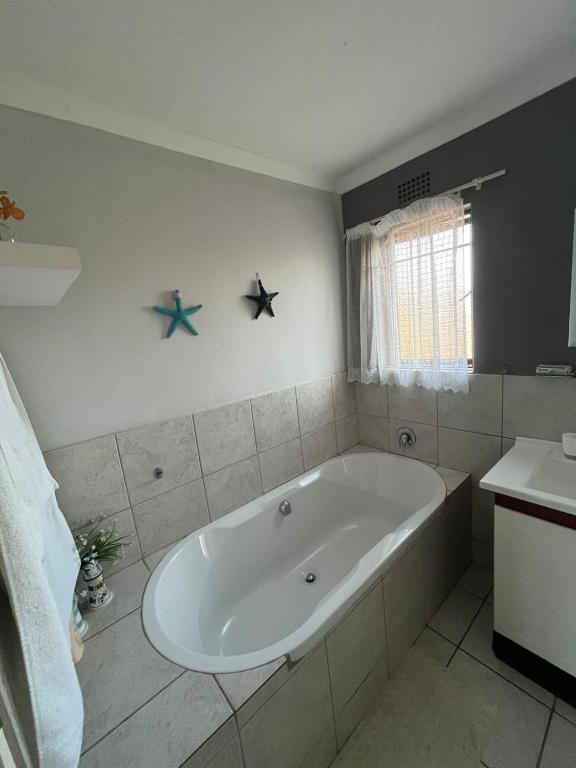 To Let 2 Bedroom Property for Rent in Glen Anil KwaZulu-Natal