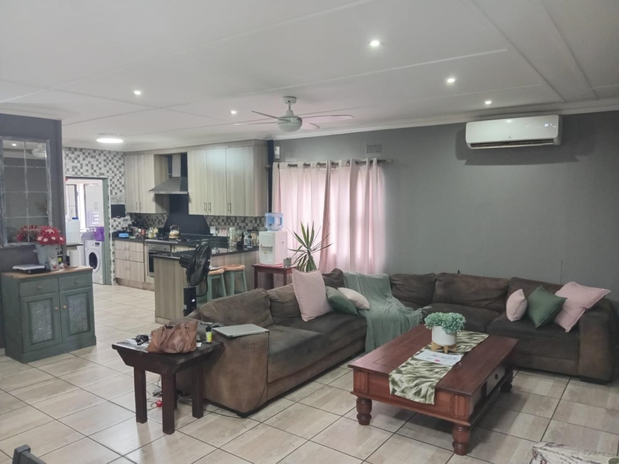 4 Bedroom Property for Sale in Veld En Vlei KwaZulu-Natal