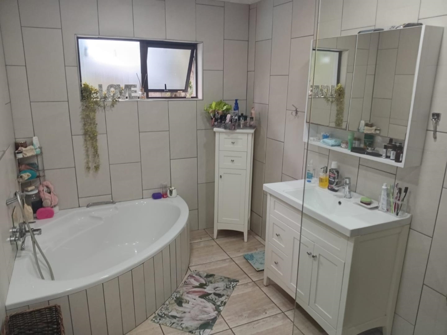 4 Bedroom Property for Sale in Veld En Vlei KwaZulu-Natal
