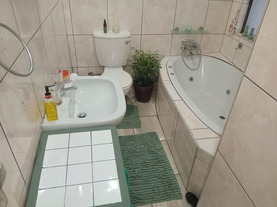 4 Bedroom Property for Sale in Veld En Vlei KwaZulu-Natal