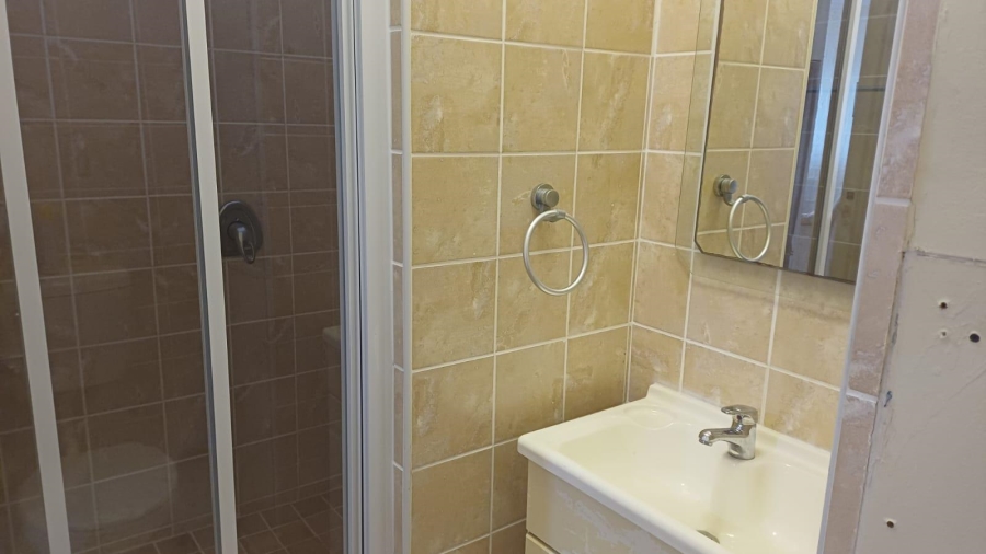 To Let 2 Bedroom Property for Rent in Amanzimtoti KwaZulu-Natal