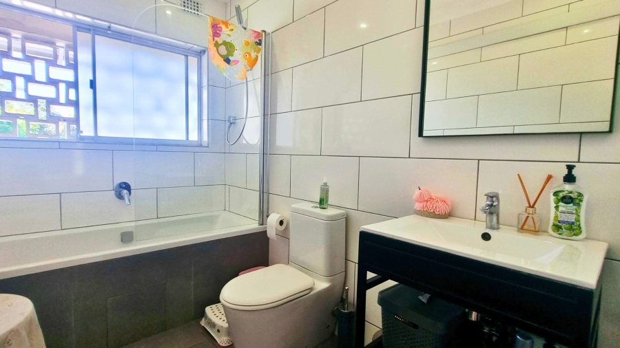 To Let 3 Bedroom Property for Rent in La Lucia KwaZulu-Natal