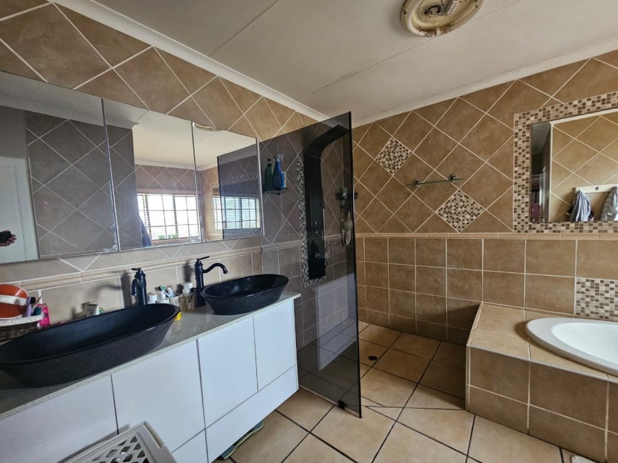 To Let 4 Bedroom Property for Rent in Veld En Vlei KwaZulu-Natal