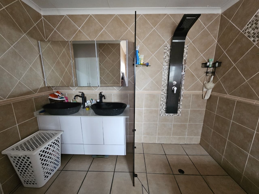 To Let 4 Bedroom Property for Rent in Veld En Vlei KwaZulu-Natal