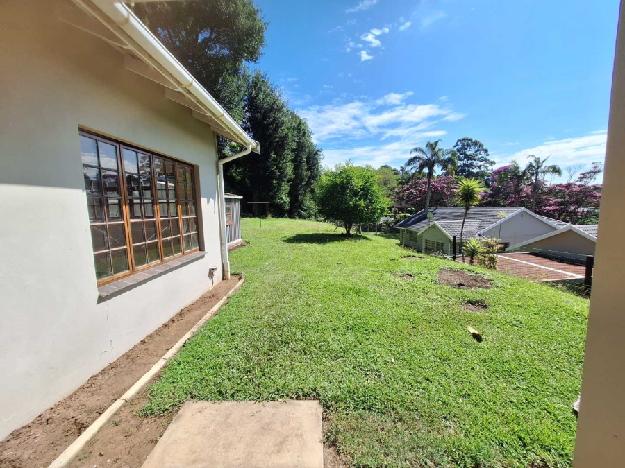To Let 2 Bedroom Property for Rent in Kloof KwaZulu-Natal