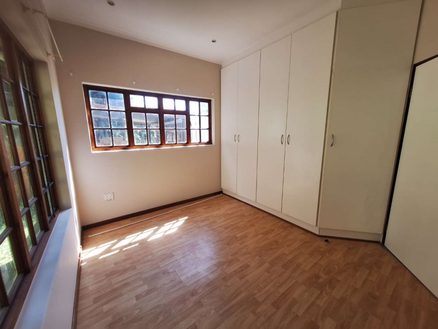 To Let 2 Bedroom Property for Rent in Kloof KwaZulu-Natal