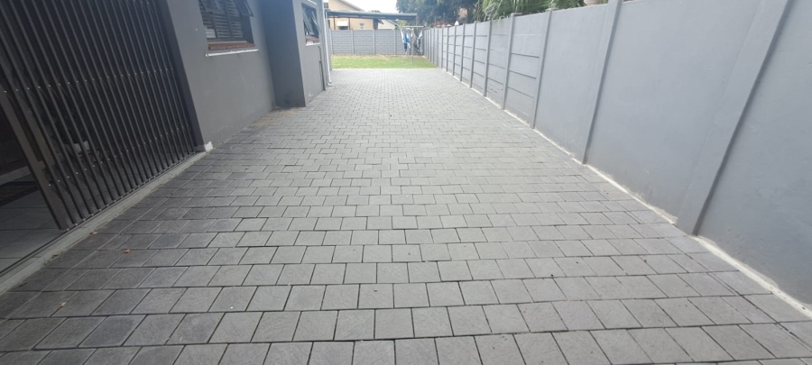 To Let 4 Bedroom Property for Rent in Meer En See KwaZulu-Natal