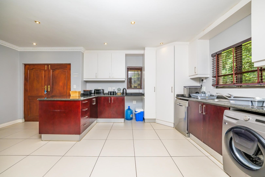 To Let 5 Bedroom Property for Rent in La Lucia KwaZulu-Natal