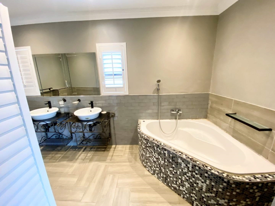 To Let 4 Bedroom Property for Rent in La Lucia KwaZulu-Natal