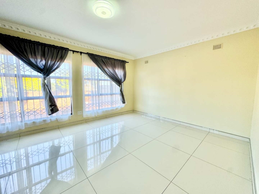 To Let 4 Bedroom Property for Rent in La Lucia KwaZulu-Natal